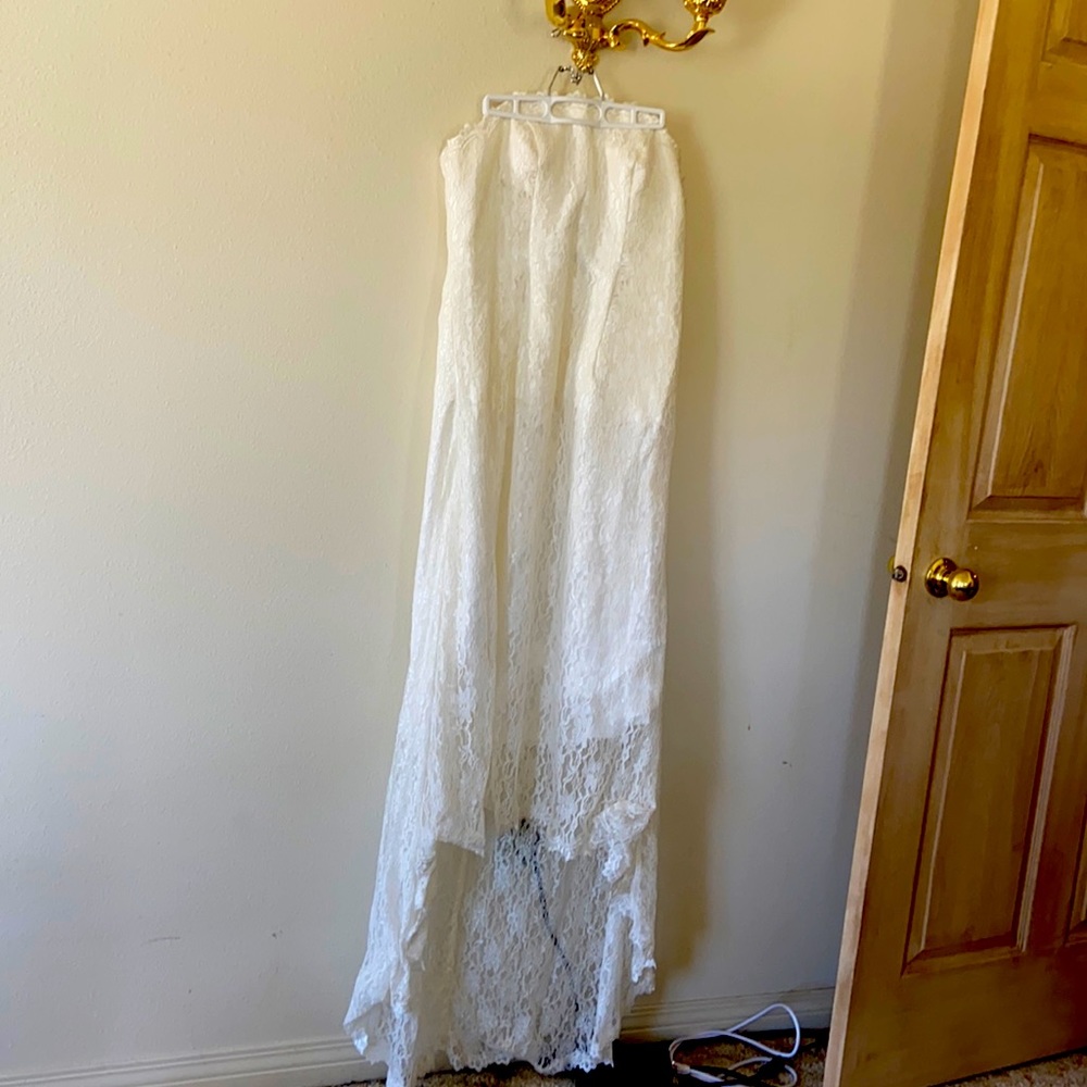 Lace Mellifluous Strapless Appliqué Verge Wedding Dress